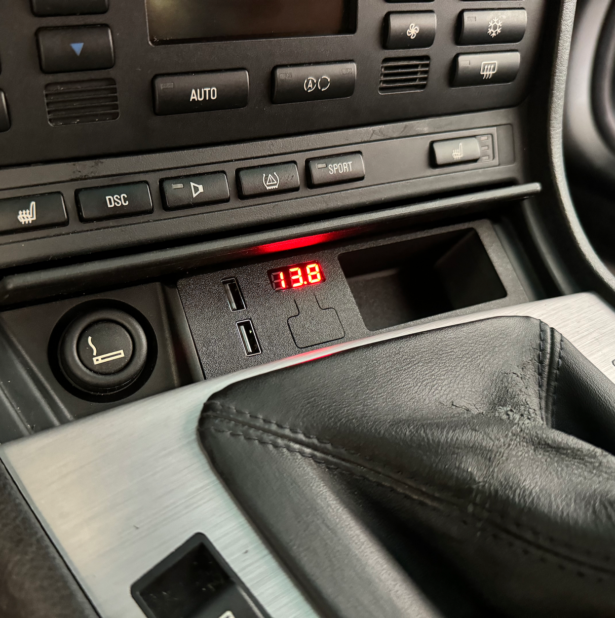 E46 Dual USB Ashtray Kit