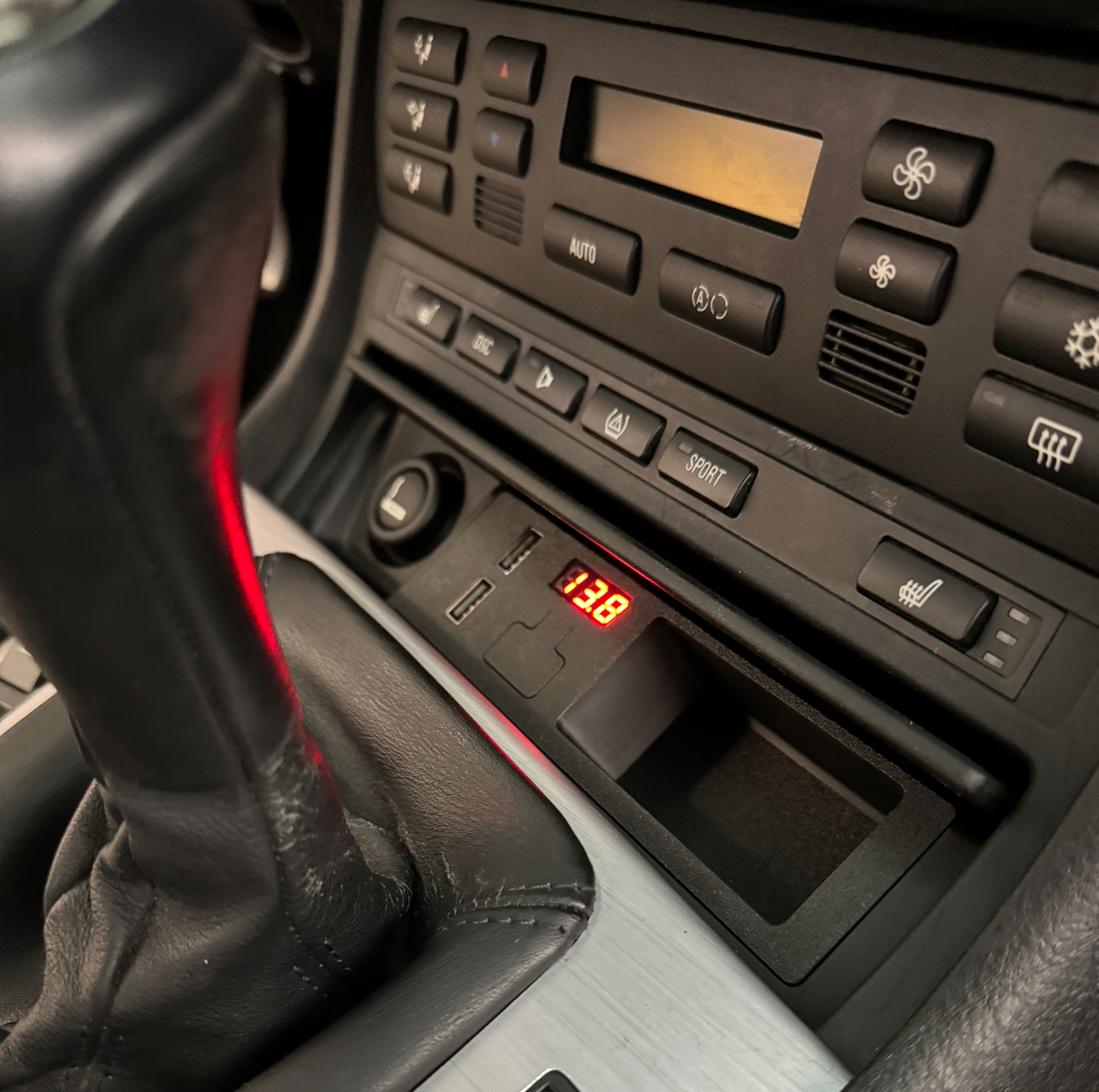 E46 Dual USB Ashtray Kit