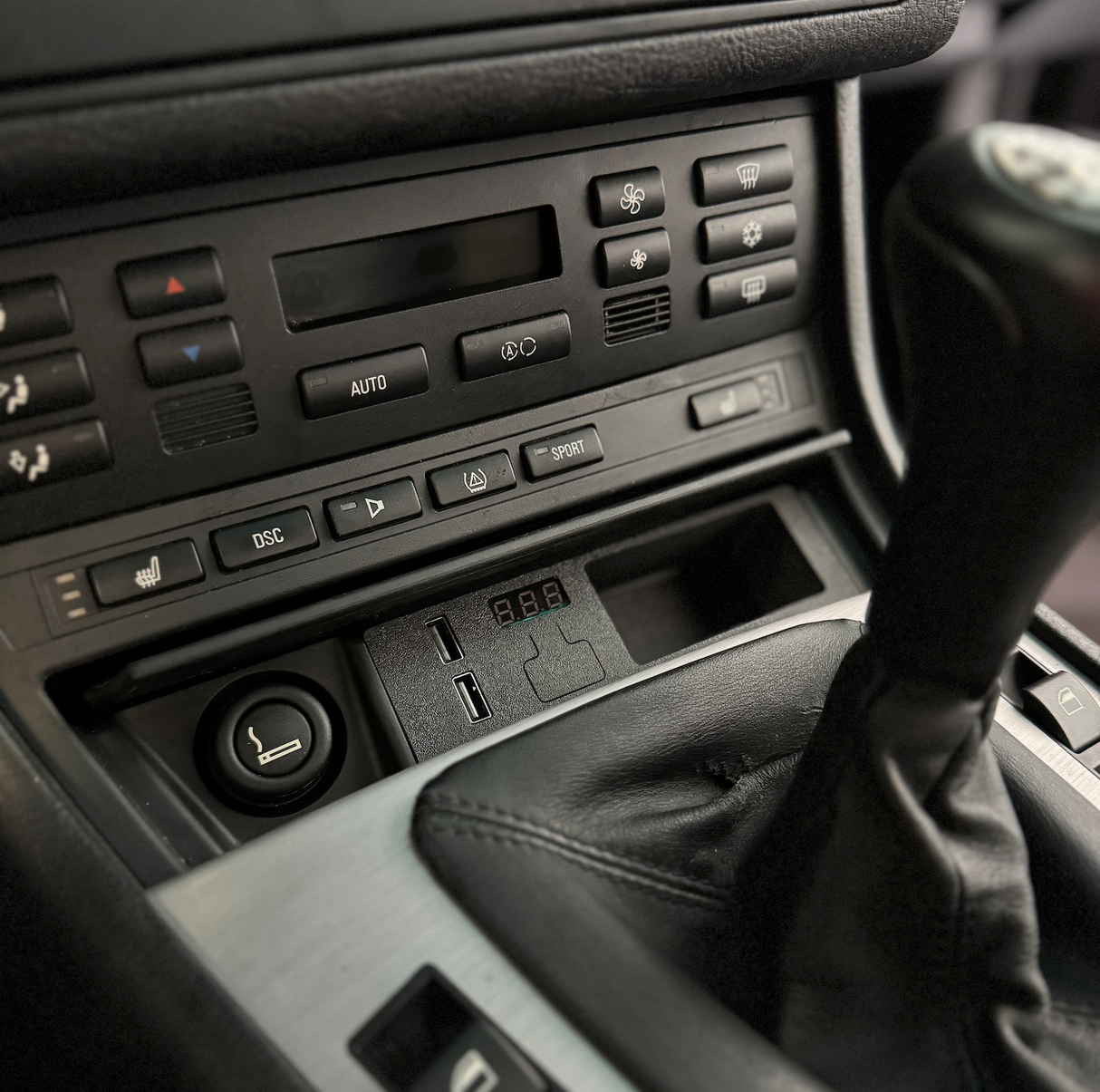 E46 Dual USB Ashtray Kit