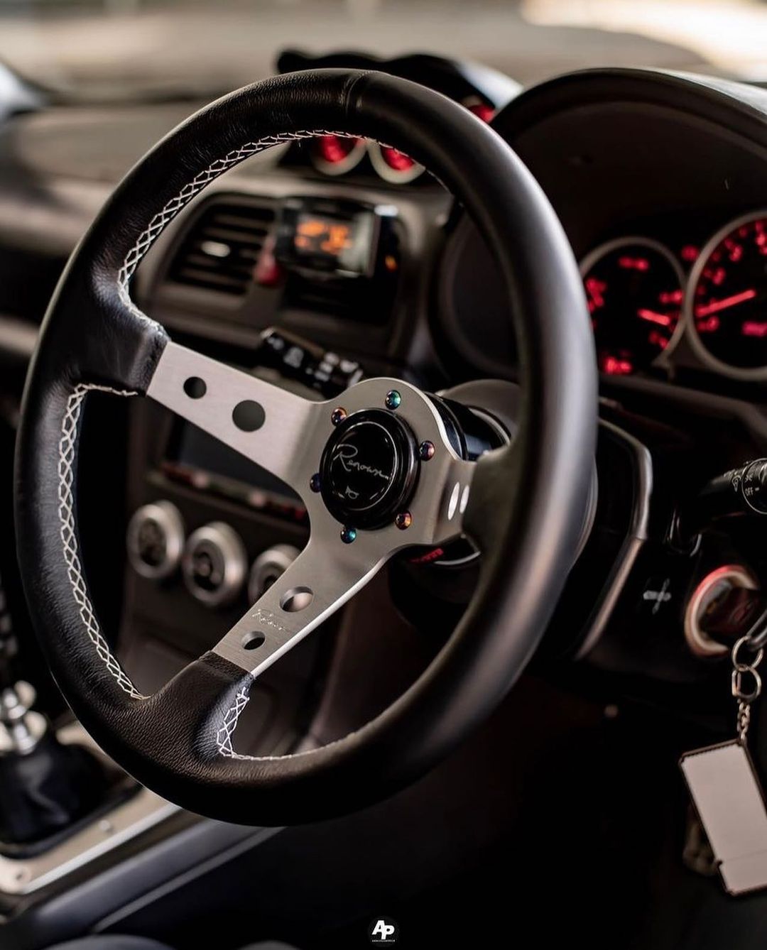 Renown 100 Silver Steering Wheel