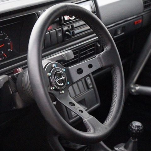 Renown 100 Dark Steering Wheel