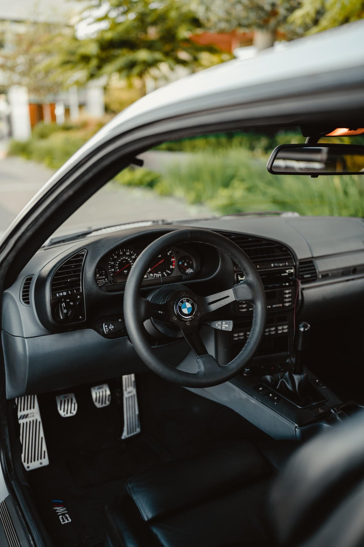 Renown Chicane Dark Steering Wheel