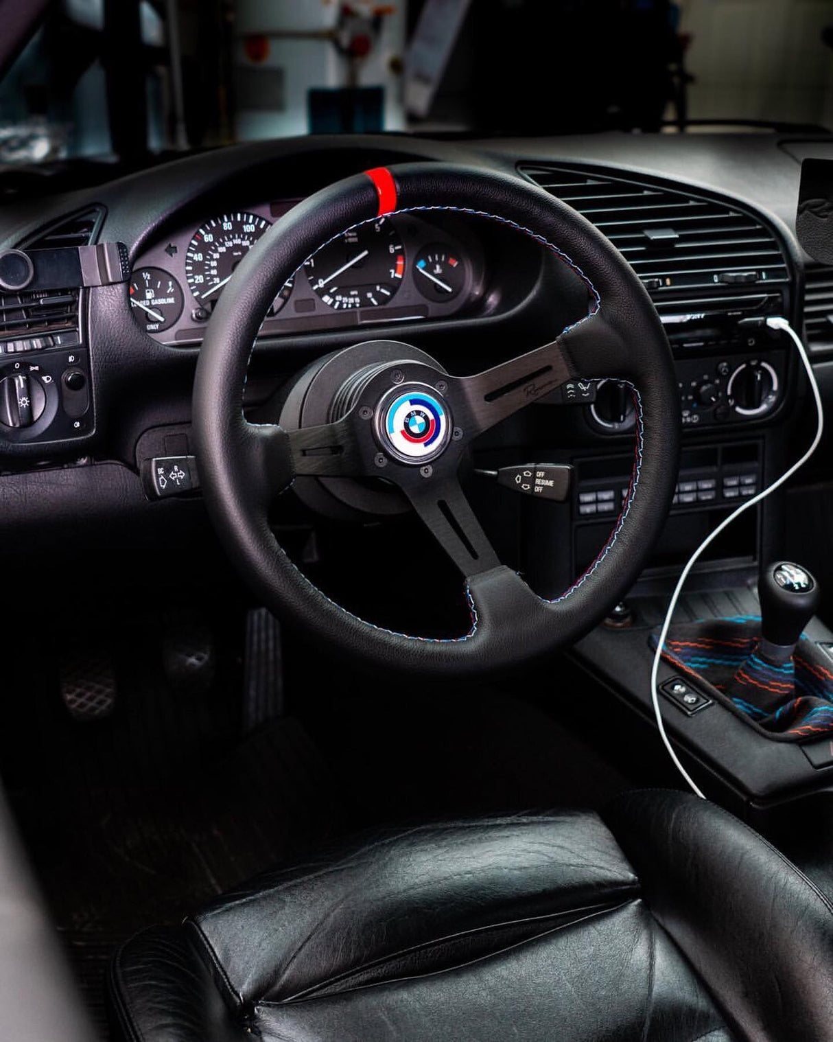 Renown Chicane Motorsport Competition Steering Wheel