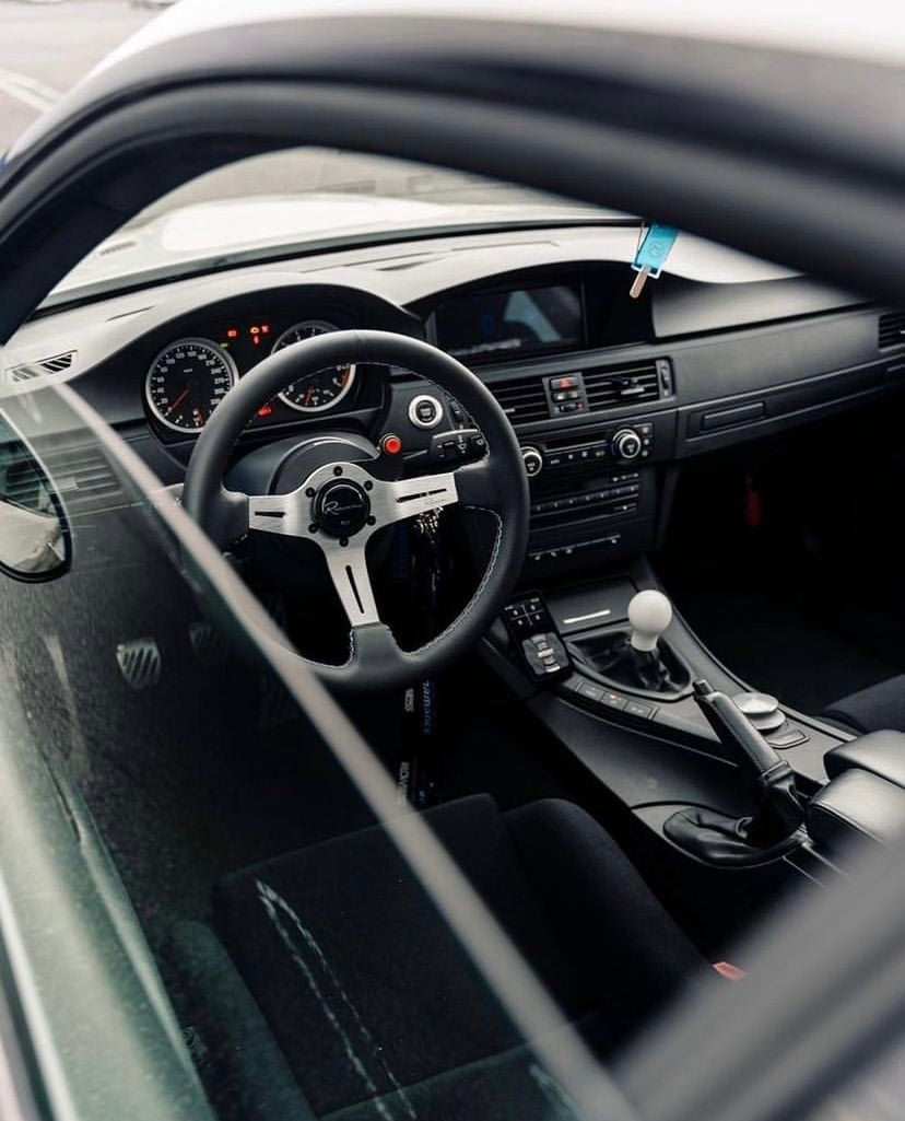 Renown Chicane Silver Steering Wheel