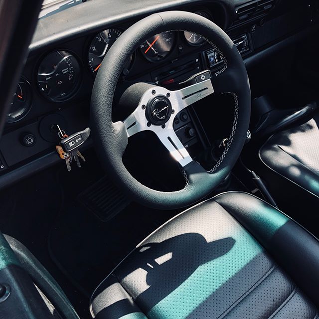 Renown Chicane Silver Steering Wheel