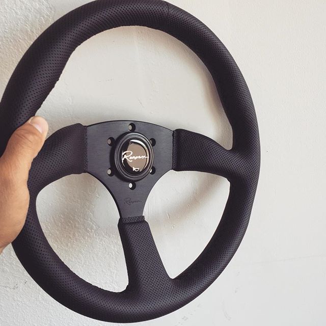 Renown 130R Dark Steering Wheel
