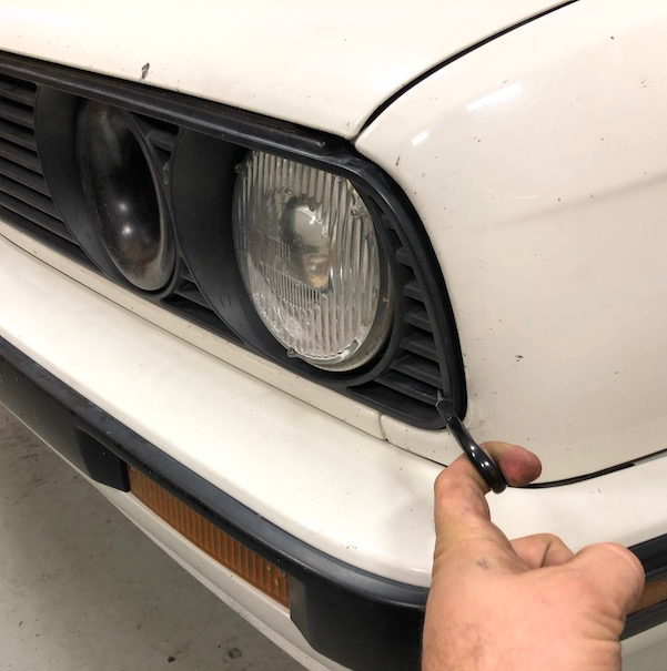 E30 Hood Quick Release