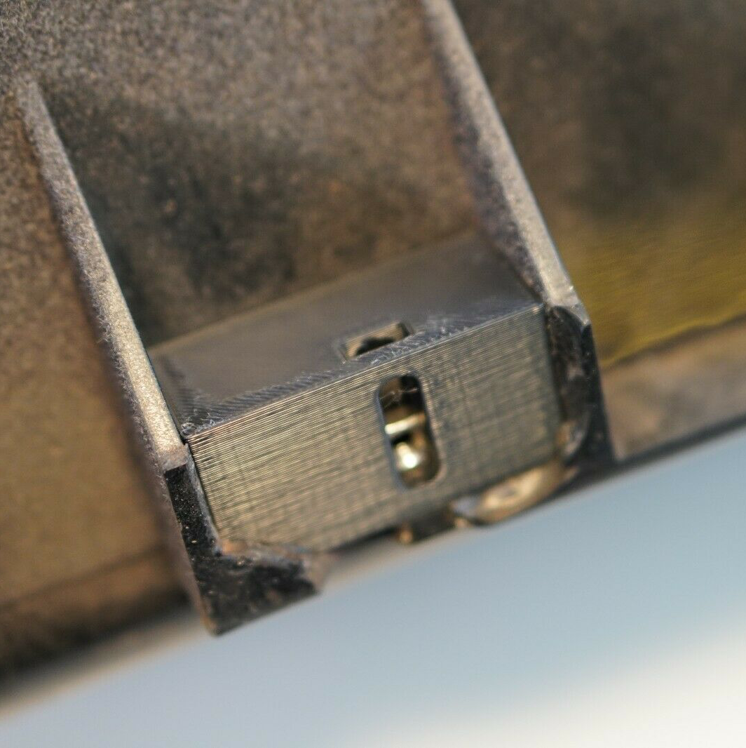 E30-glovebox-repair08.png