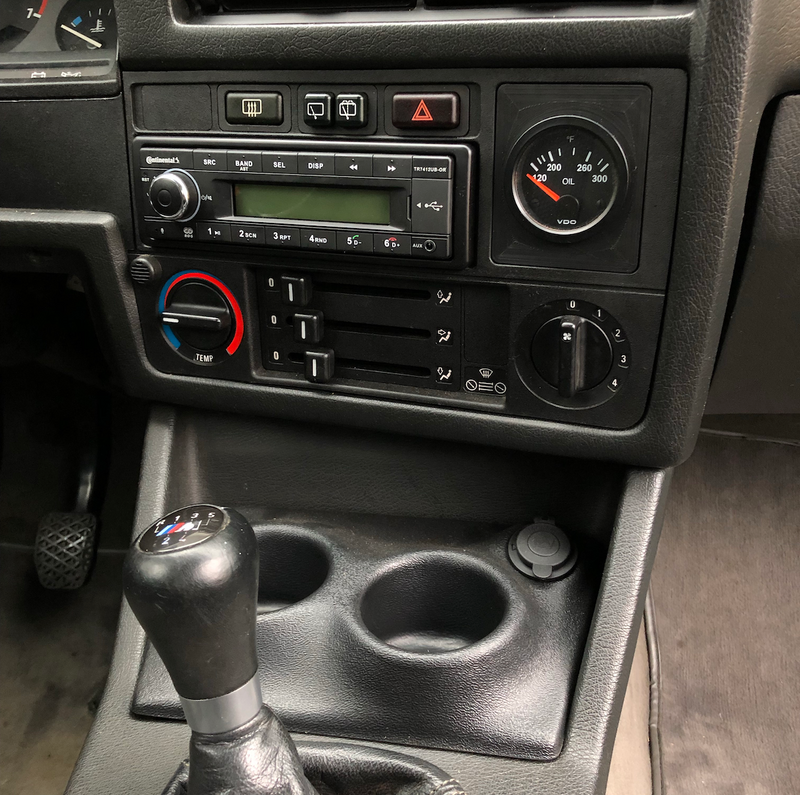E30 Cupholder