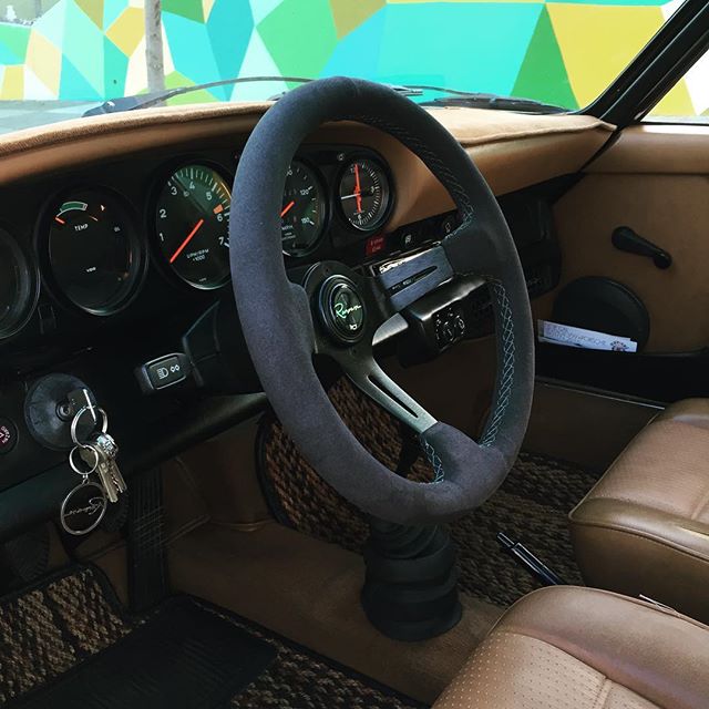 Renown Chicane Dark Steering Wheel