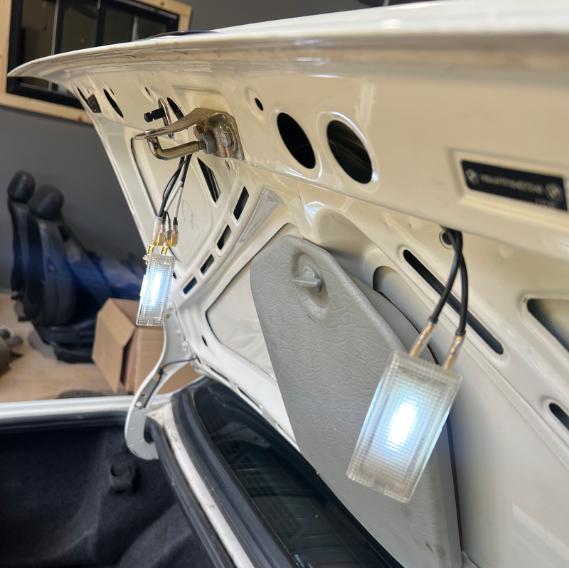 E30 Euro Trunk Light Mod