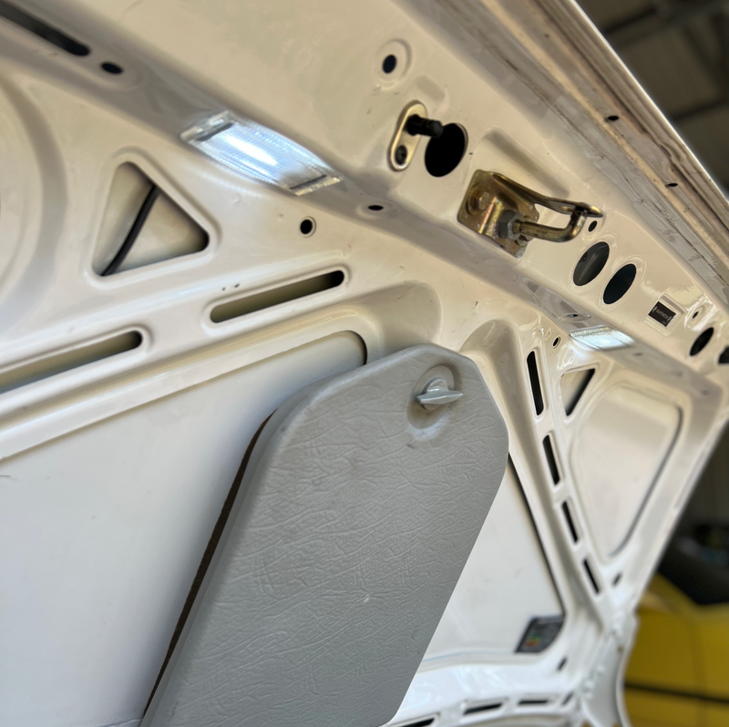 E30 Euro Trunk Light Mod