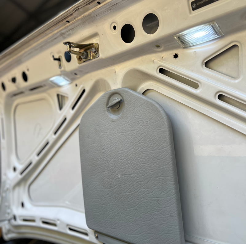 E30 Euro Trunk Light Mod