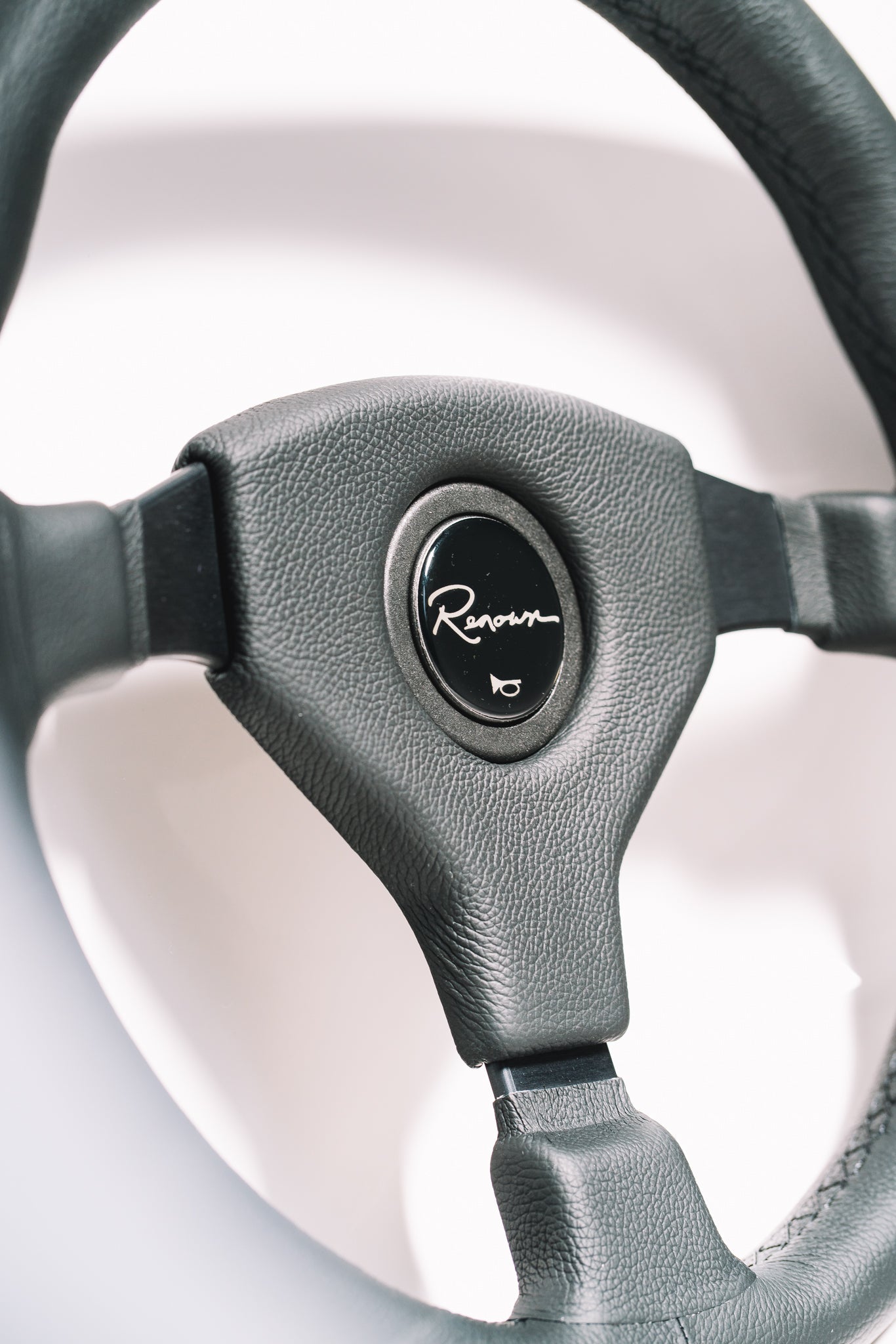 Renown Champion Horn Pad Leather Steering Wheel – Race German Renown Champion Horn Pad Leather Steering Wheel – Race German